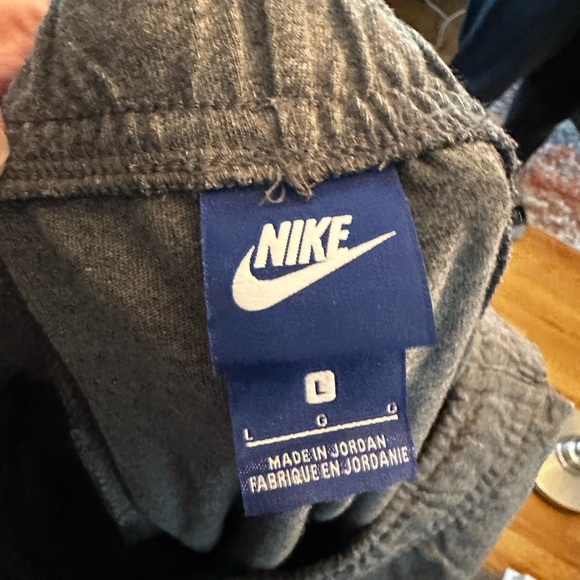 Nike - Picture 4 of 4